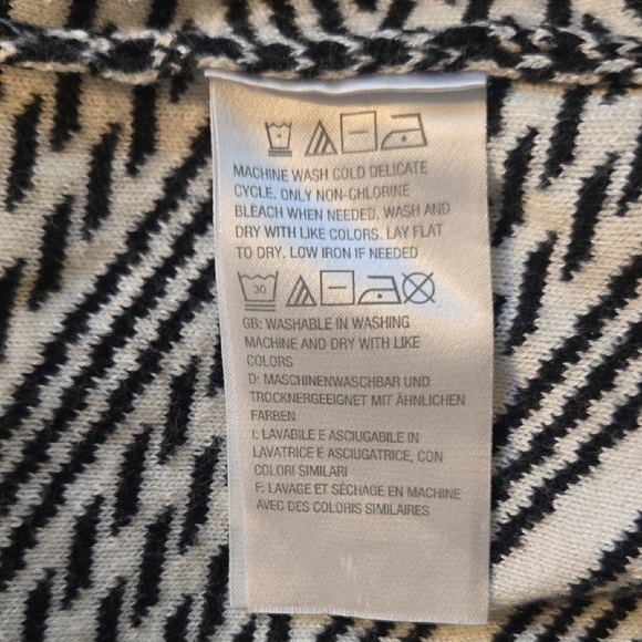 Black and White Striped Poncho - Picture 5 of 6